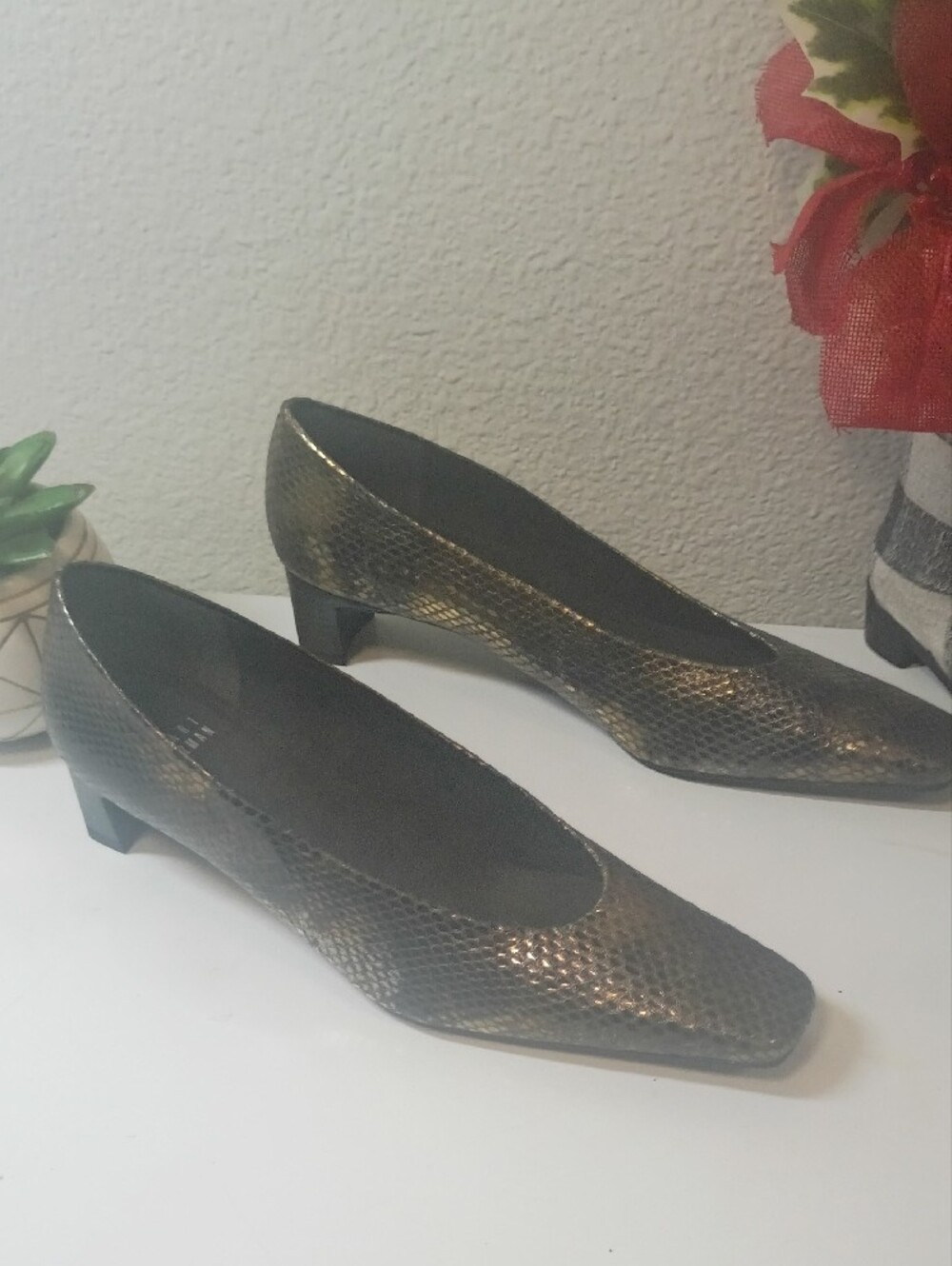 Stuart Weitzman Metallic Gold Snake-Embossed Pumps - Picture 8 of 12